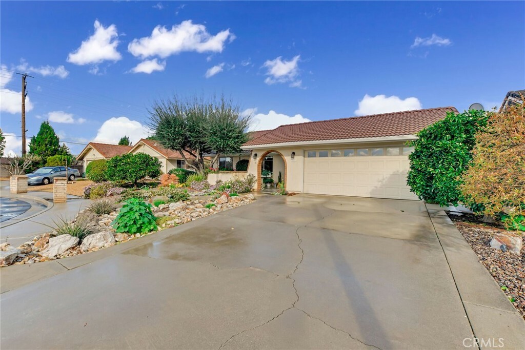 Property Photo: 1118 Hornbeam Court CA 92545