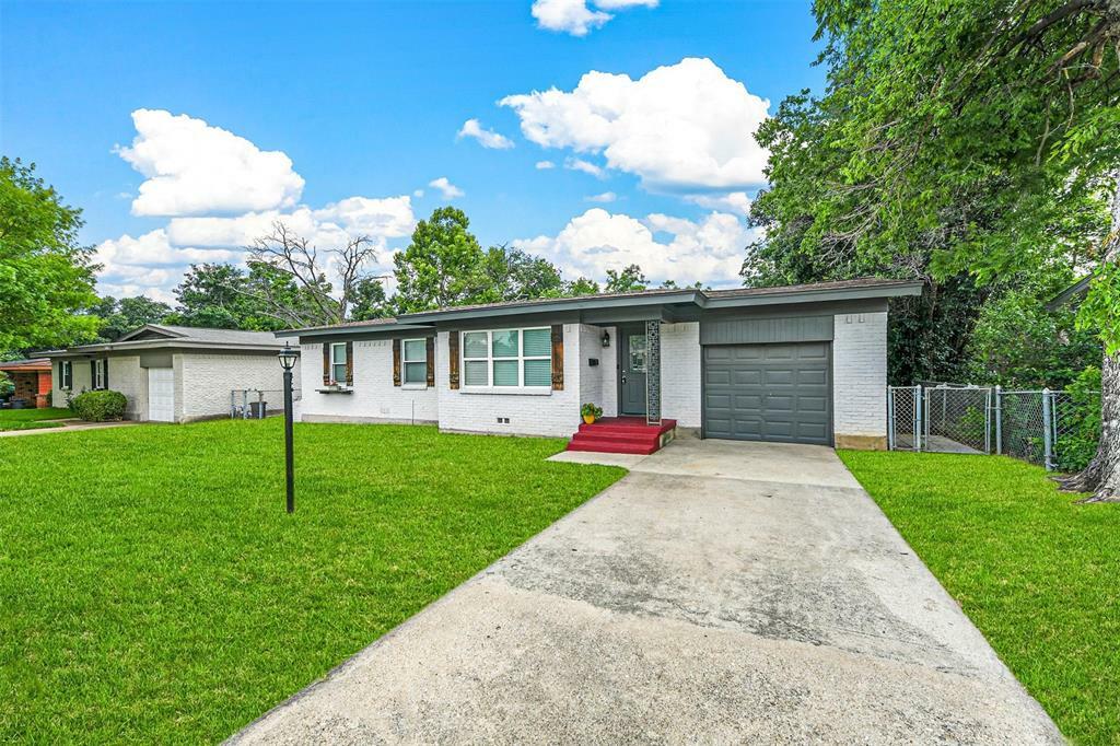 Property Photo: 3508 Fortner Way TX 76116