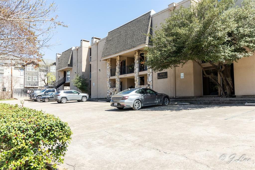 Property Photo: 4044 Buena Vista Street 104 TX 75204