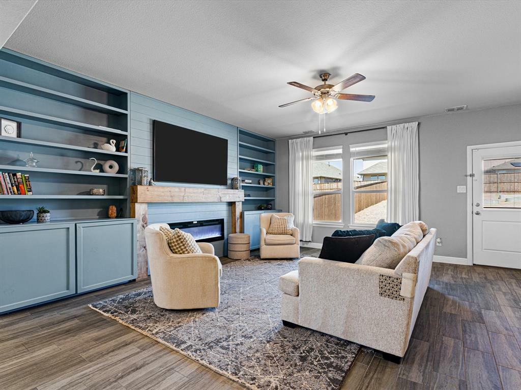 Property Photo: 308 Hogan Drive TX 76210