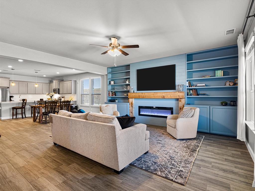 Property Photo:  308 Hogan Drive  TX 76210 