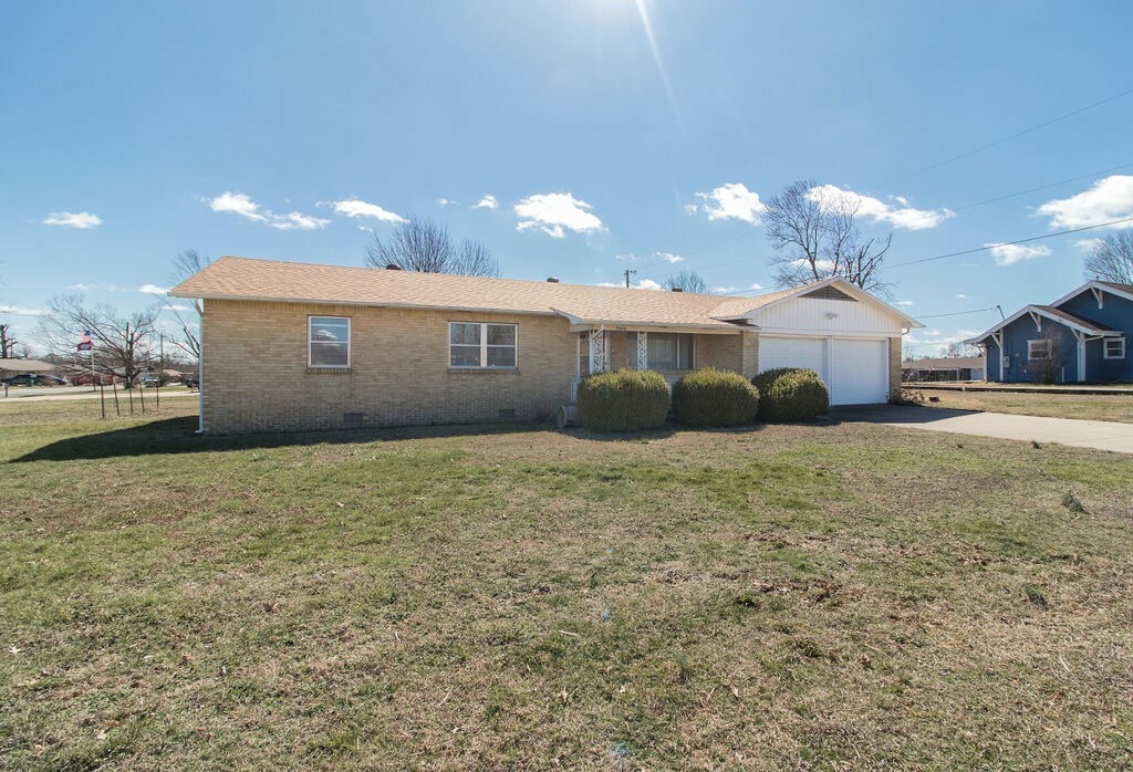 Property Photo:  1000 W New Hope Road  AR 72758 