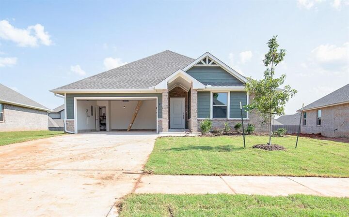 Property Photo:  1101 SE 30th Street  OK 73160 