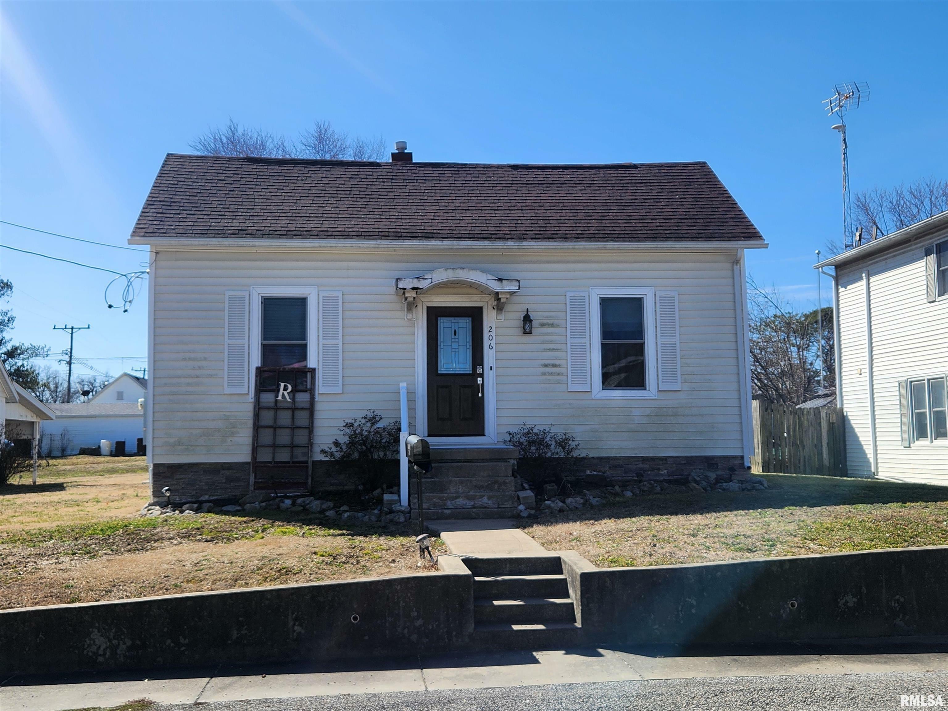 Property Photo:  206 E South Street  IL 62274 