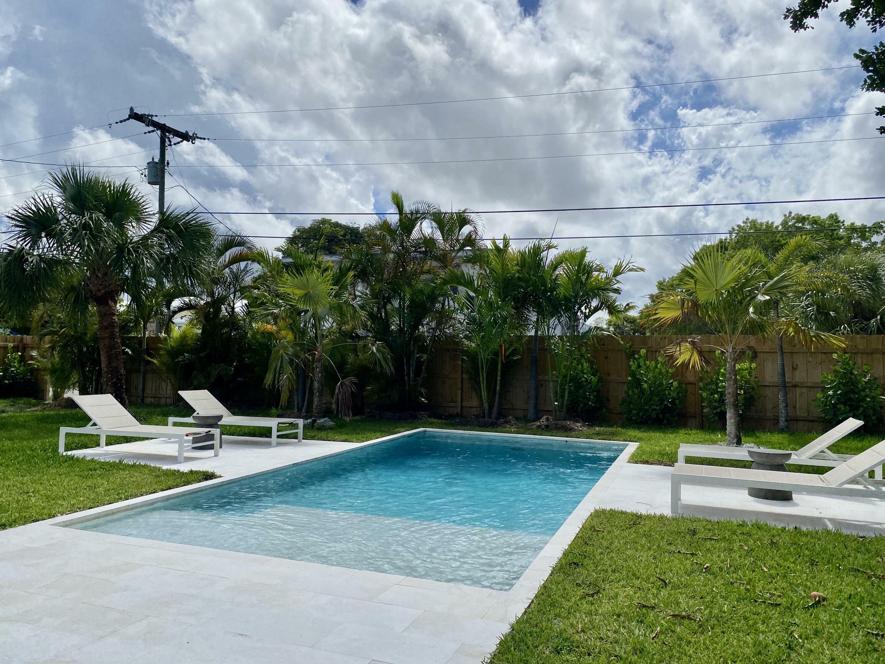 Property Photo: 108 NW 4th Avenue FL 33444