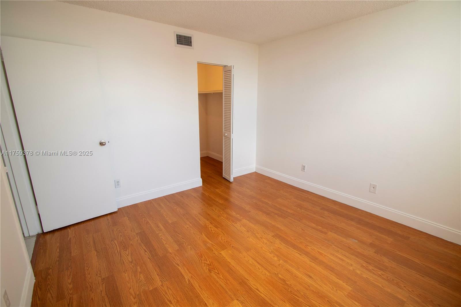 Property Photo:  2020 NE 135th St 803  FL 33181 