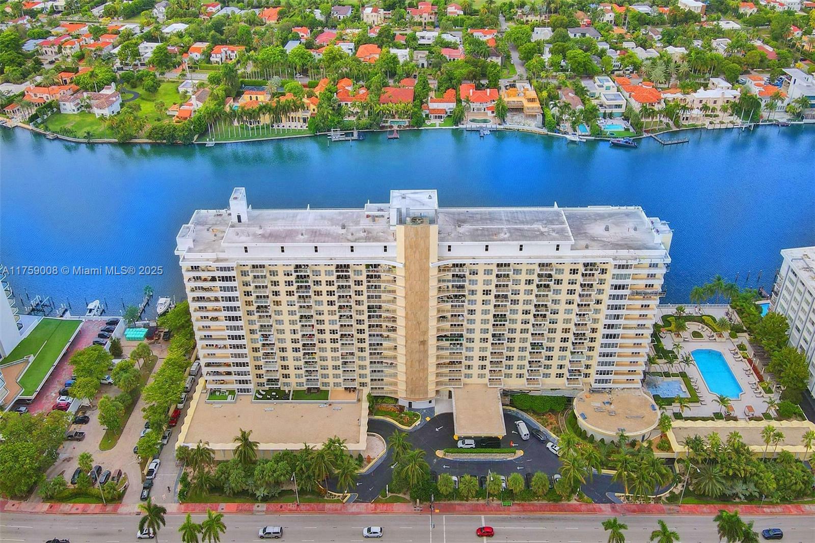 Property Photo:  5600 Collins Ave 17V  FL 33140 