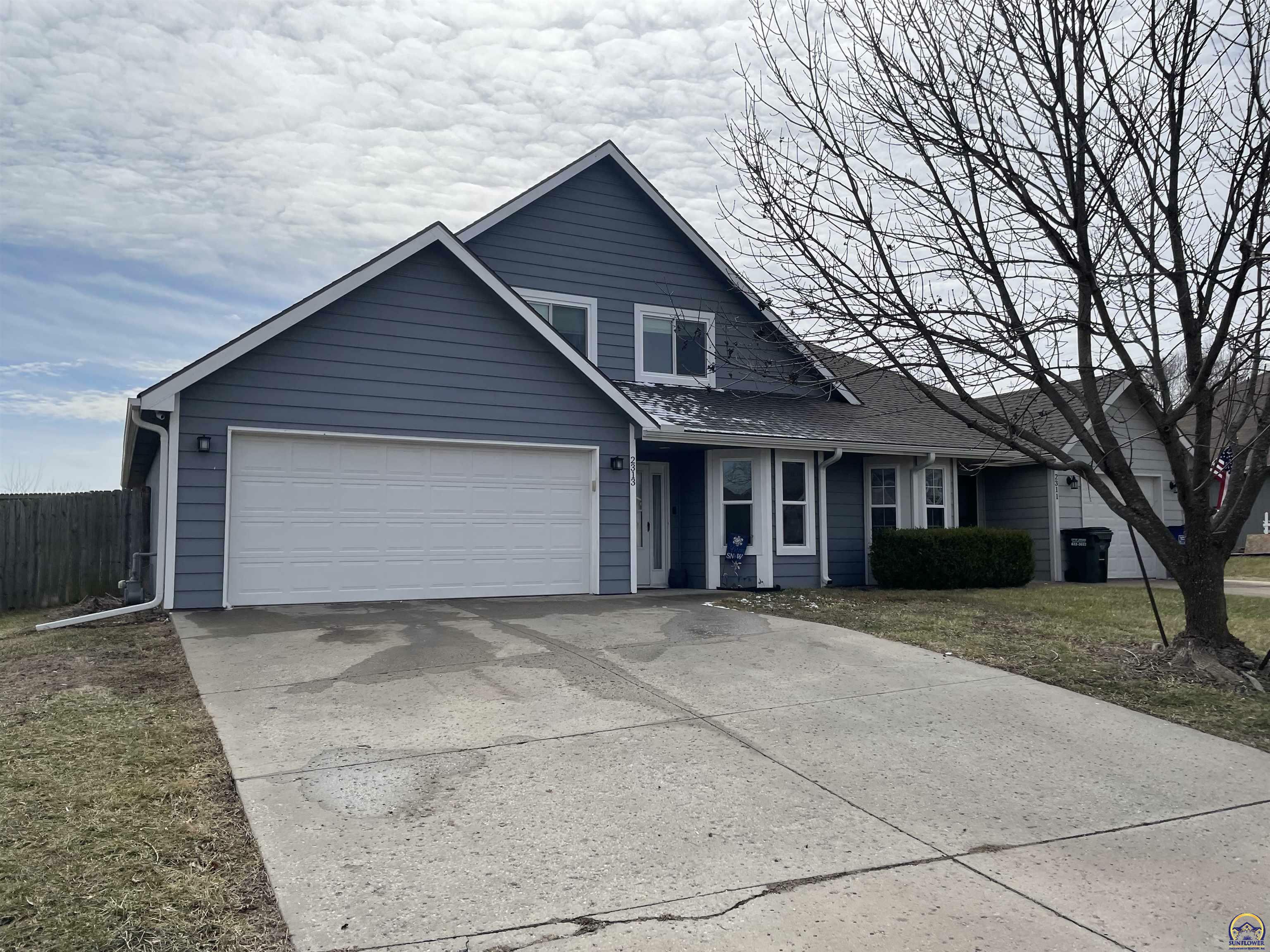 Property Photo: 2313 E 27th Ter KS 66046