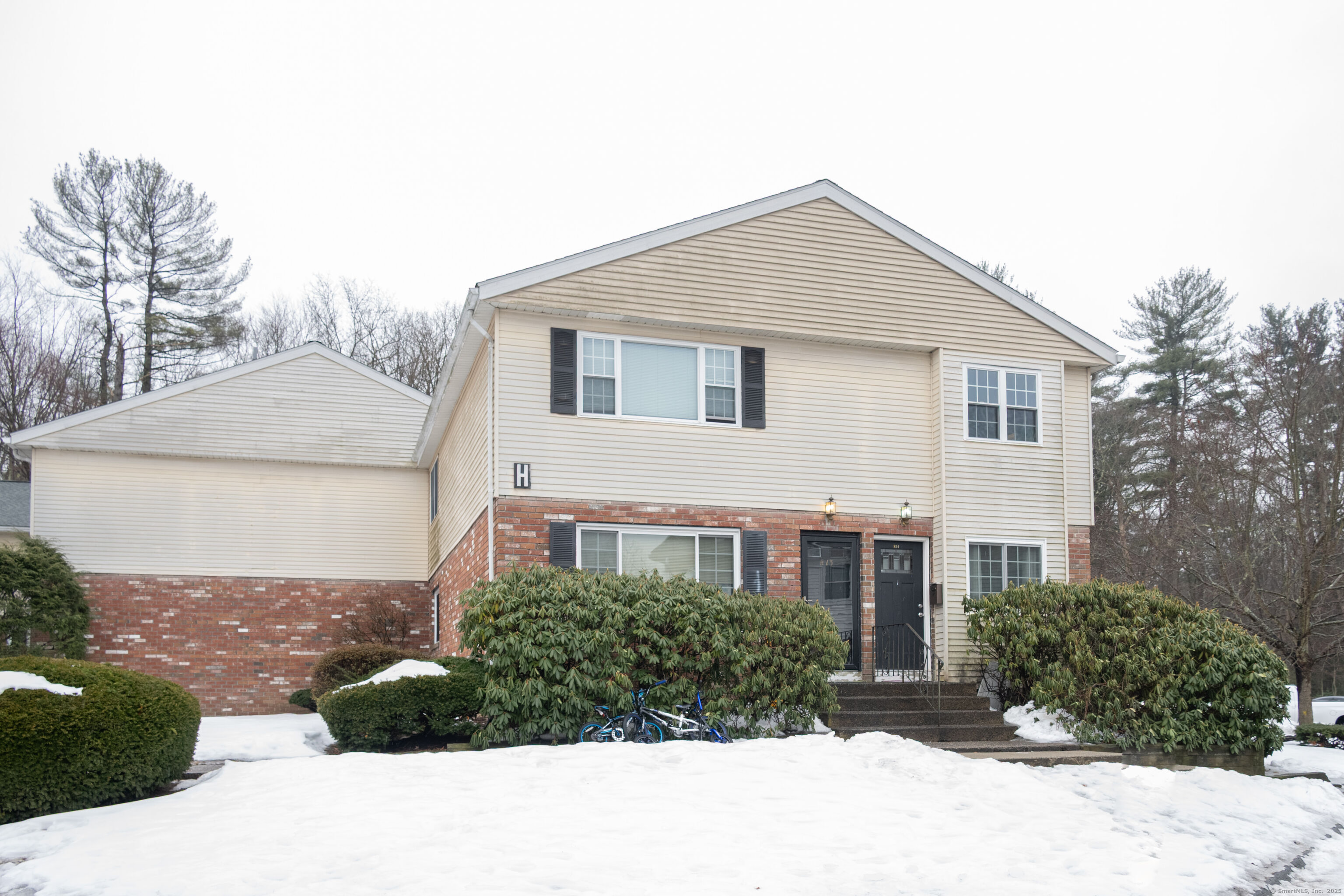 Property Photo: 14 Bradley Circle H CT 06082