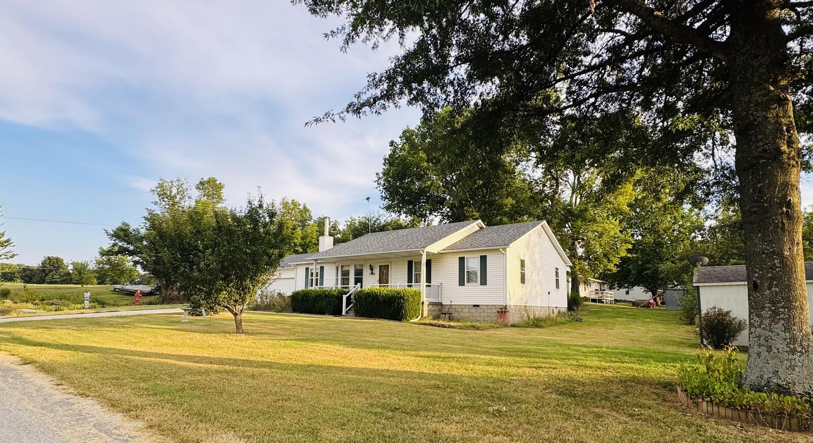 Property Photo:  940 Hickory Street  MO 65772 