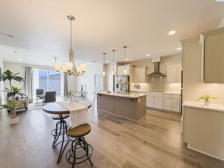 Property Photo: 2728 Serenity Ct WA 99353