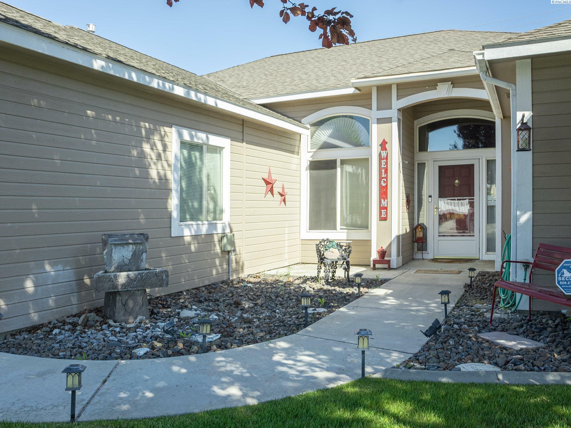 Property Photo: 8400 W Clearwater Pl WA 99336