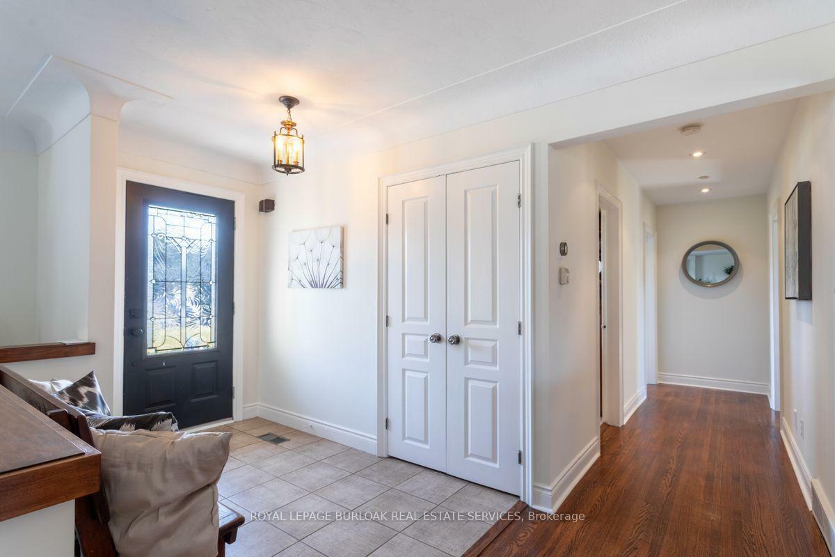 Property Photo: 721 Courtland Place ON L7R 2M7