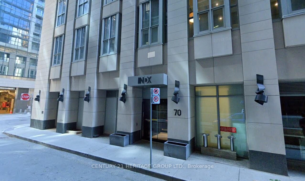 Property Photo: 70 Temperance St 705 ON M5H 0B1