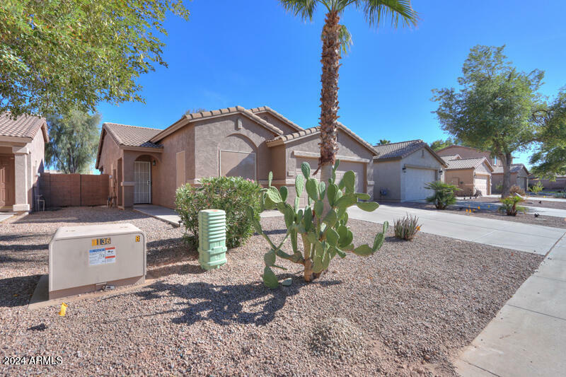 Property Photo: 43409 W Sagebrush Trail AZ 85138