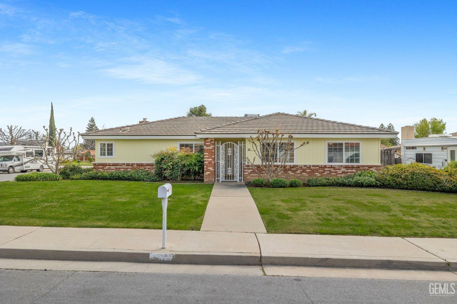 4517 Coronado Avenue  Bakersfield CA 93306 photo