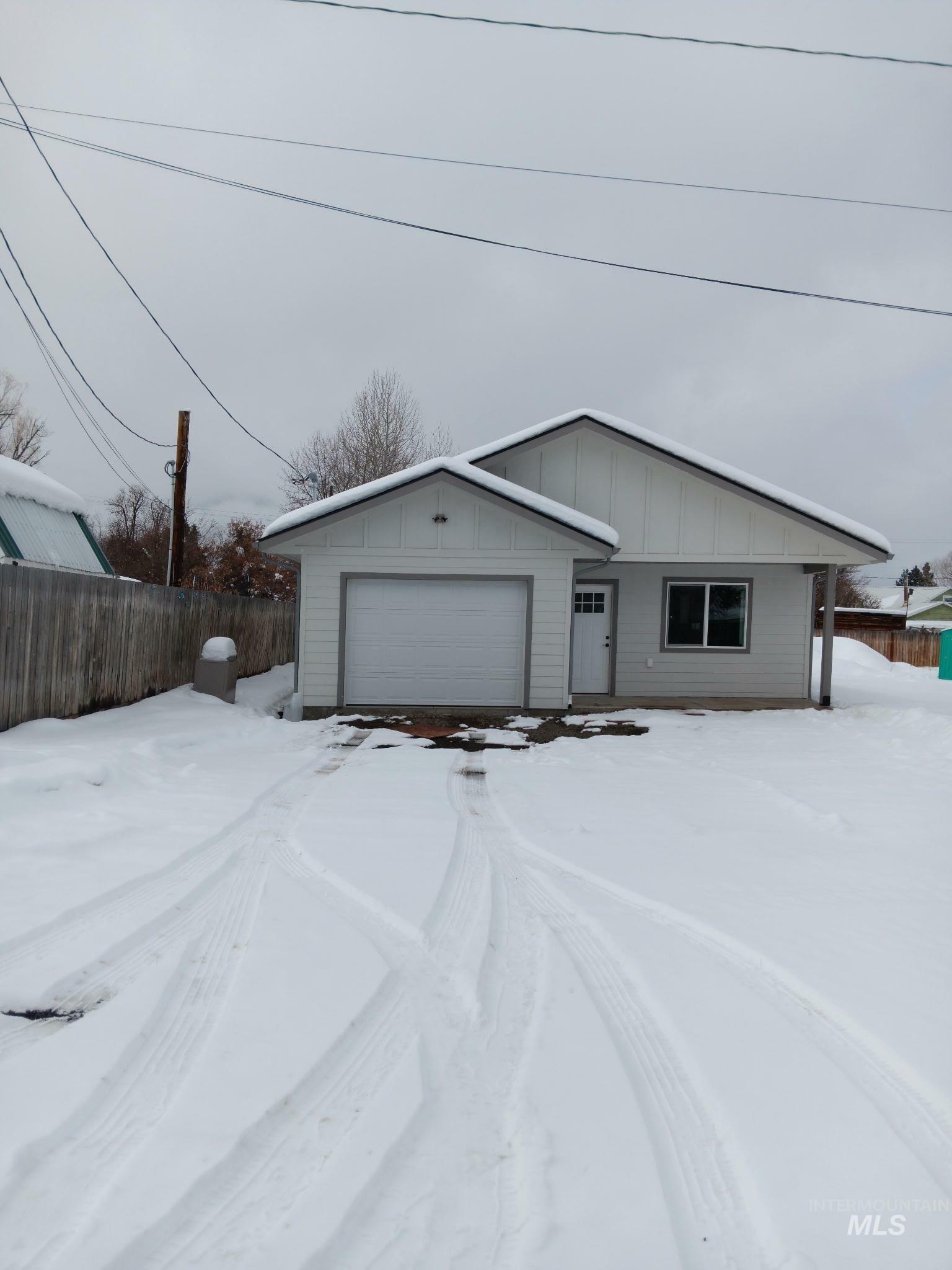 Property Photo: 103 N East Street OR 97846
