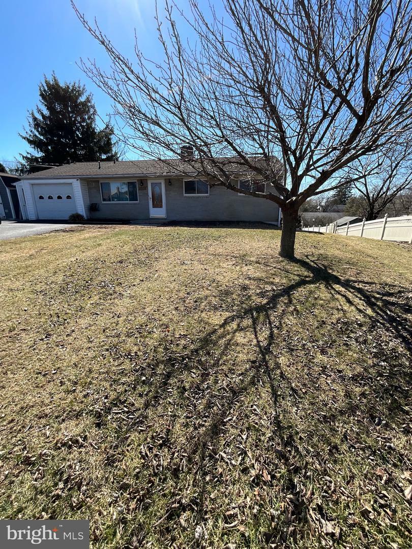 1214 Marvern Drive W  Chambersburg PA 17202 photo