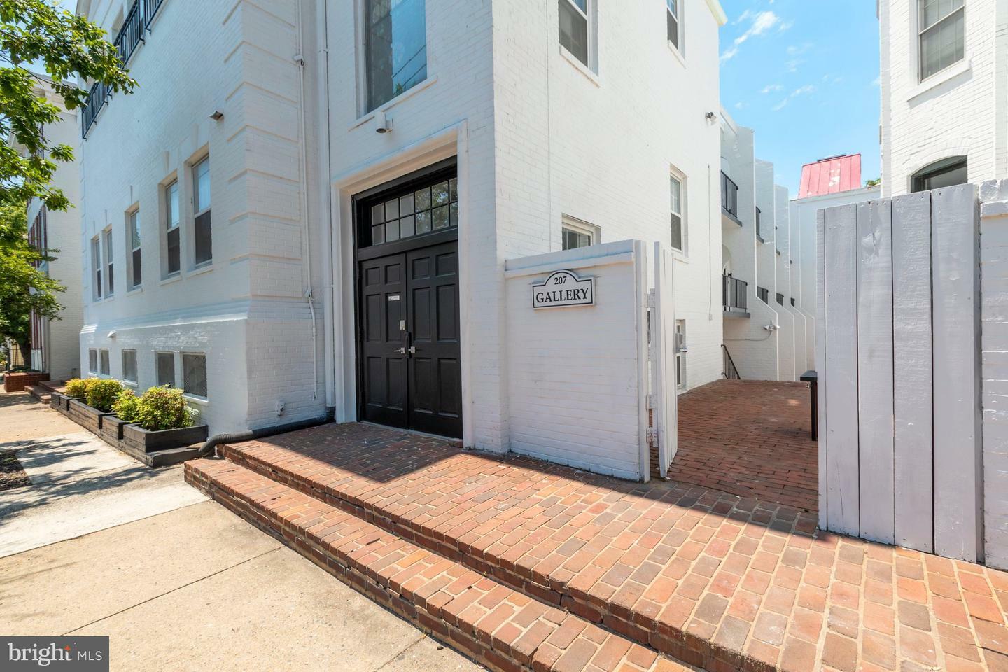 Property Photo: 207 S Patrick Street 101 VA 22314