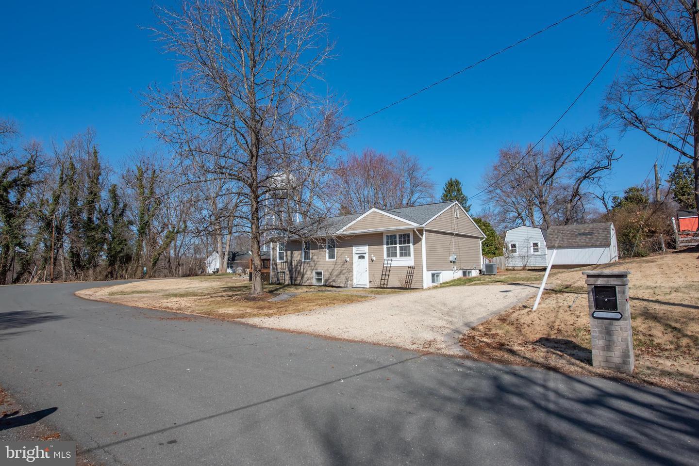 Property Photo: 904 Blue Ridge Avenue VA 20117