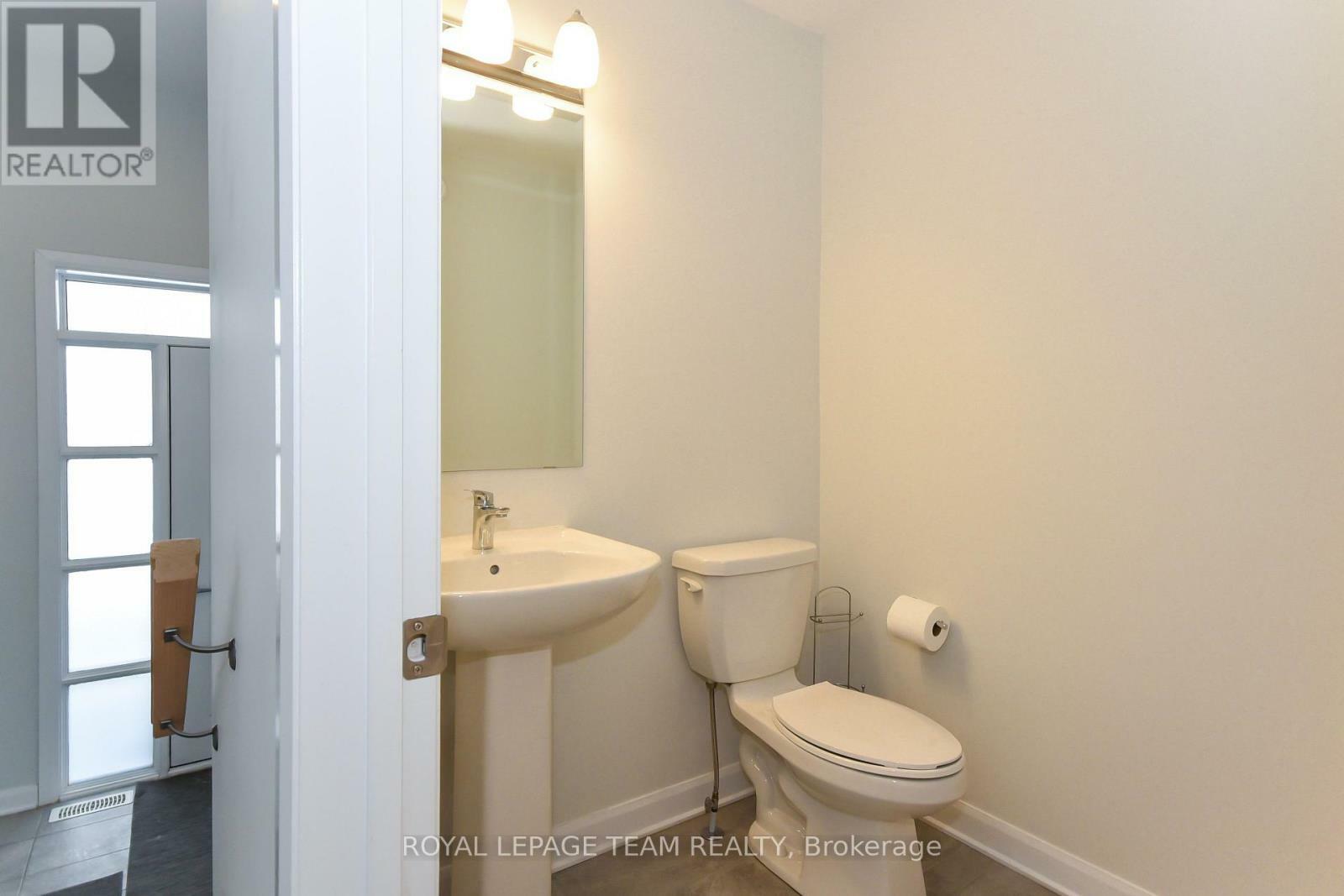 Property Photo:  522 Branch Street  ON K2J 6P3 