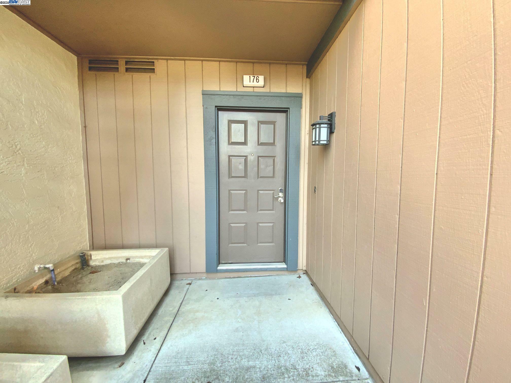 Property Photo: 176 Hackamore Cmn CA 94539