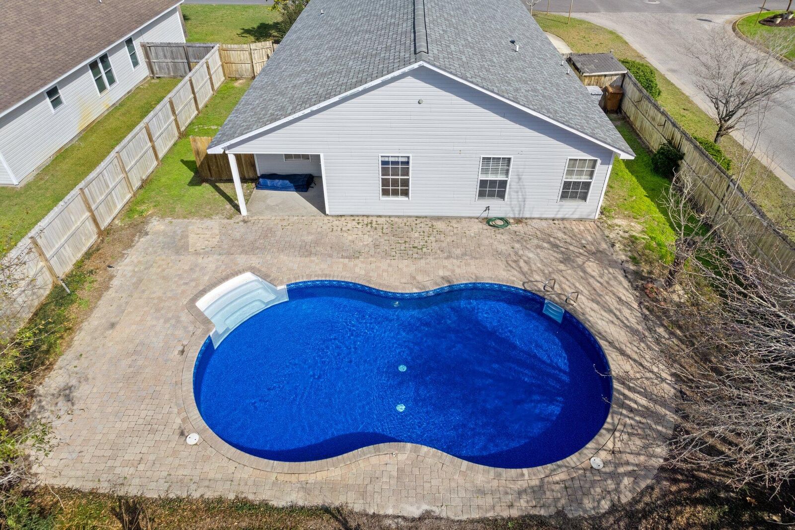 Property Photo: 9439 Parker Pl Drive FL 32566