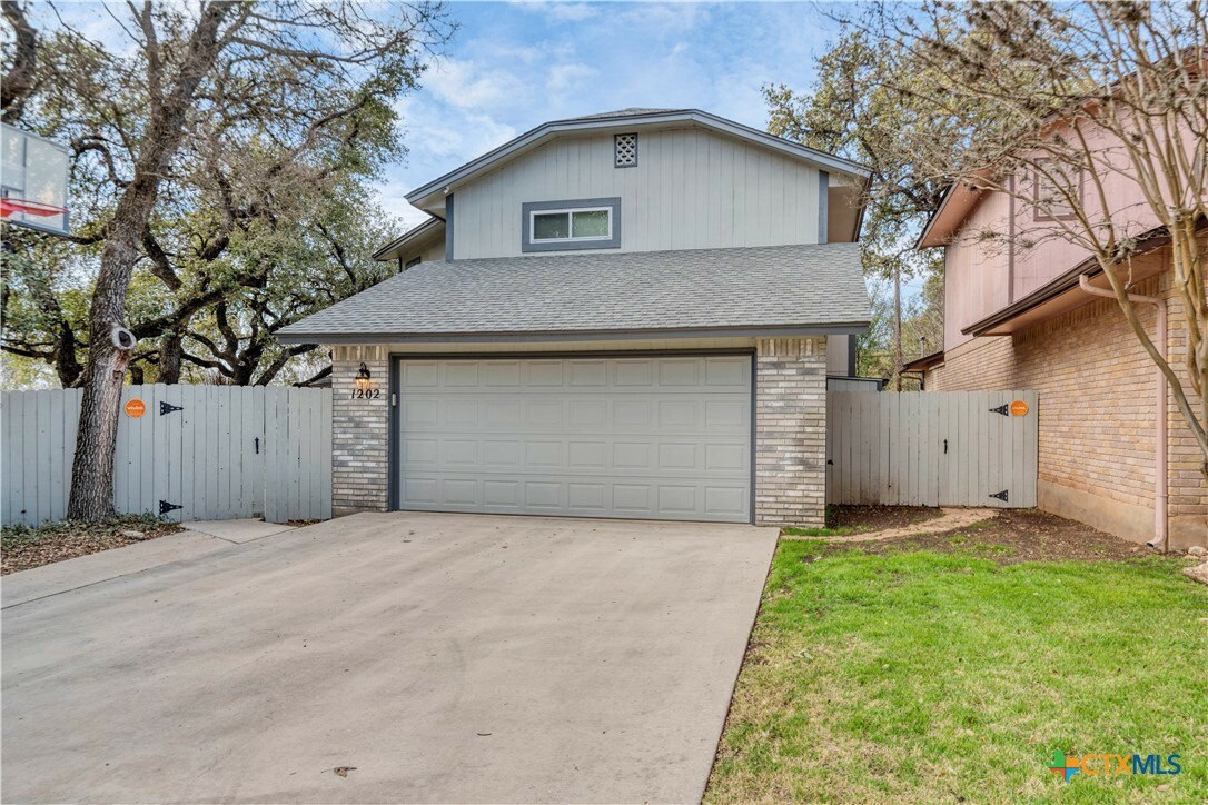 Property Photo:  1202 Bluff Creek Circle  TX 78130 