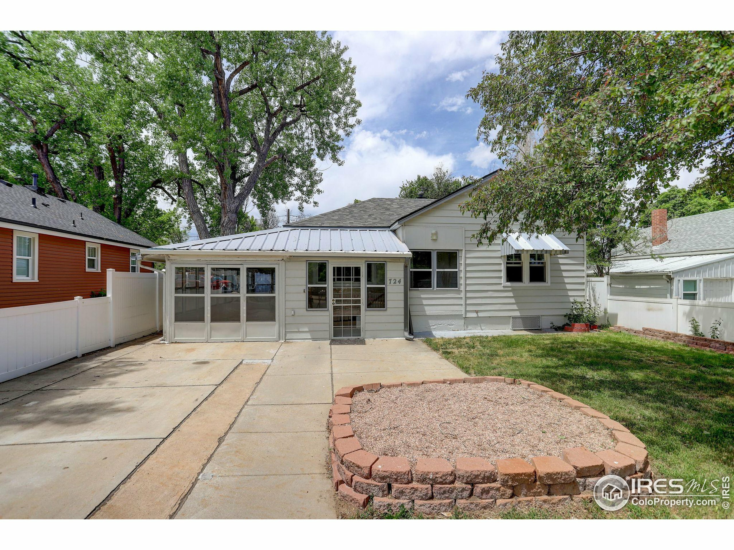 Property Photo:  724 Carbon St  CO 80516 