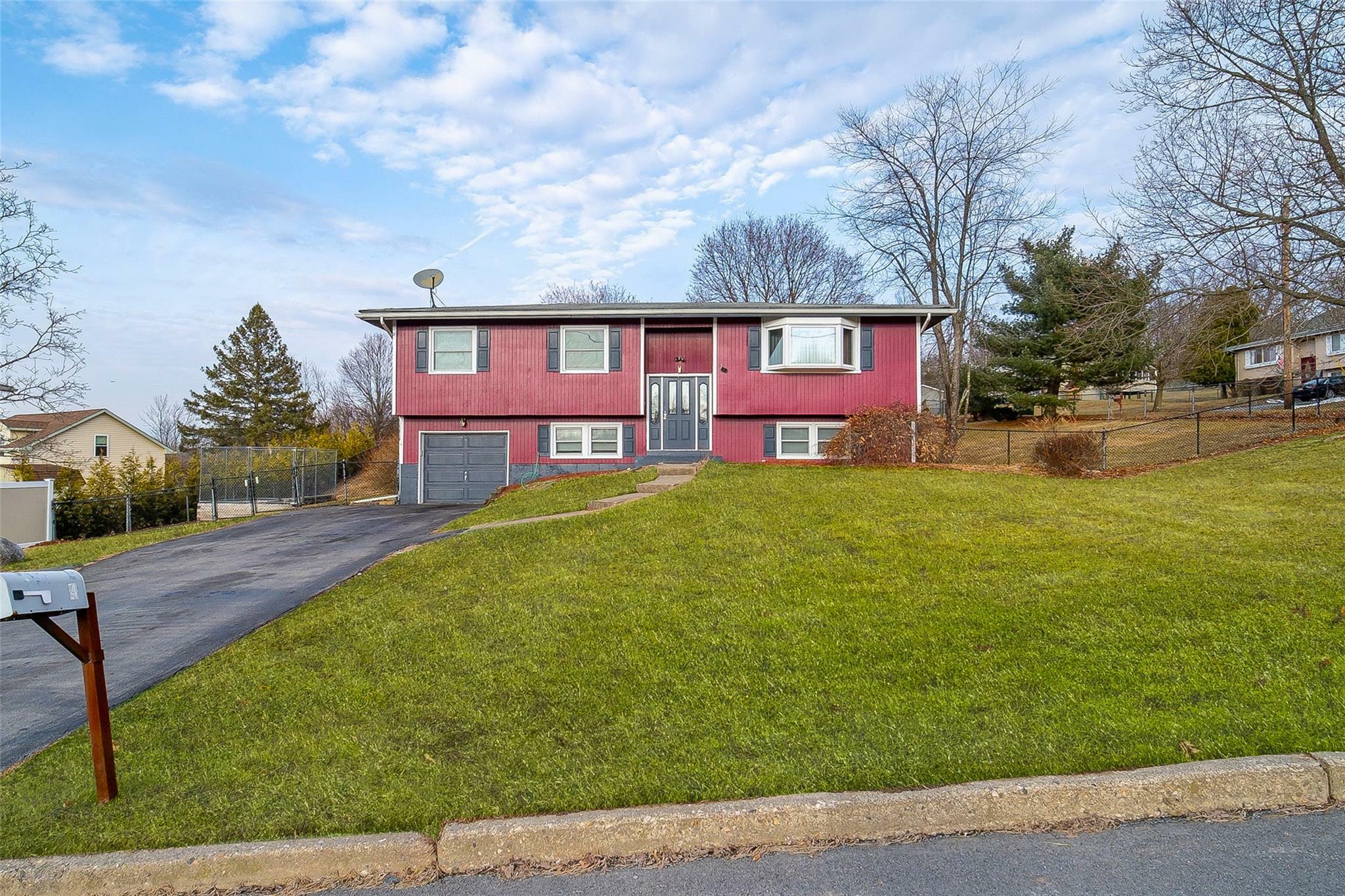 Property Photo:  4 Cherrywood Drive  NY 10924 