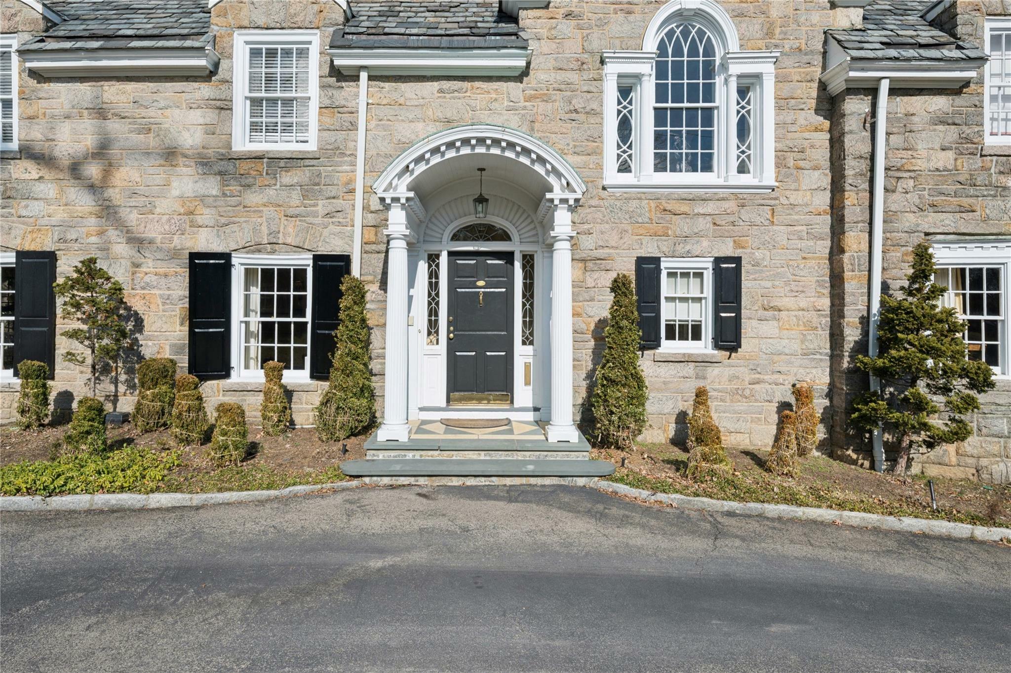 Property Photo:  133 Aka 139 Hampshire Road  NY 10708 