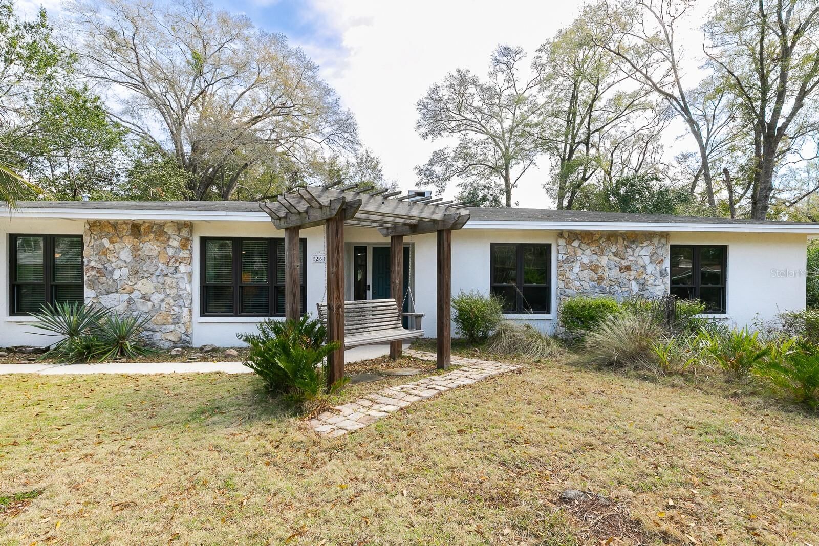 Property Photo:  2611 NW 32nd Street  FL 32605 