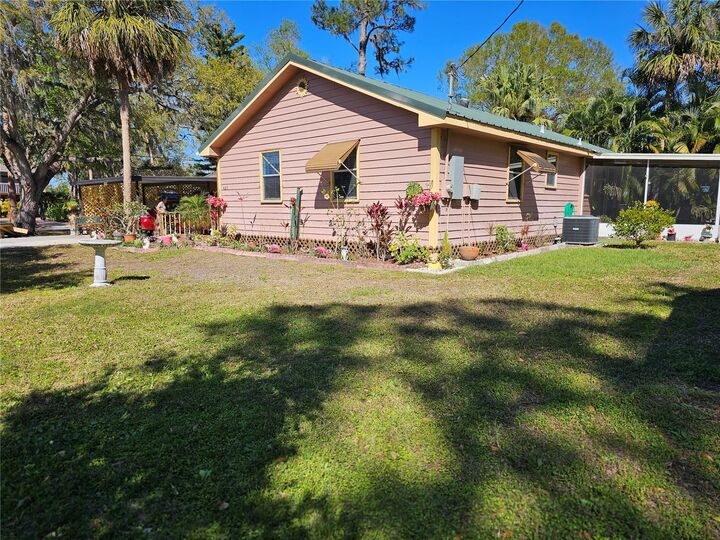 Property Photo: 402 8th Street SW FL 33570