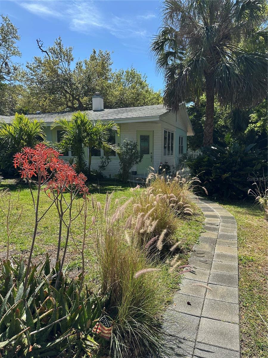 Property Photo: 728 41st St Street FL 34234