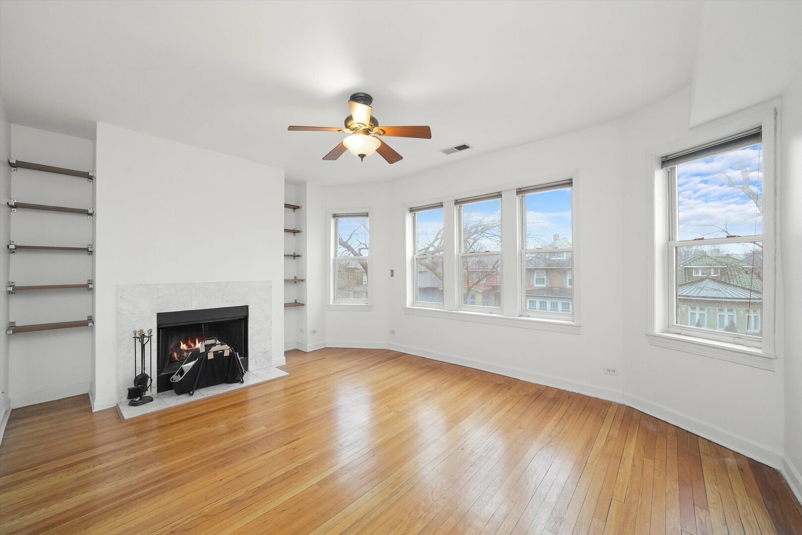 Property Photo:  4502 N Sacramento Avenue 2  IL 60625 