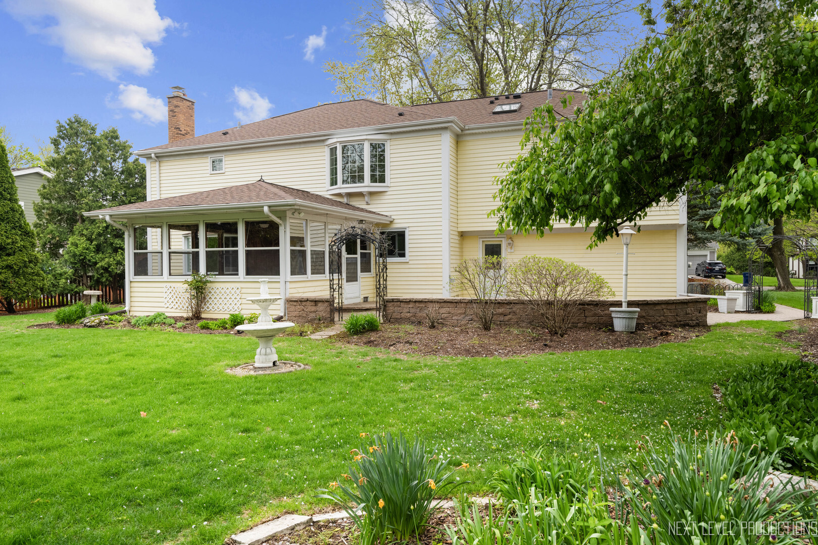 Property Photo: 1408 N West Street IL 60563