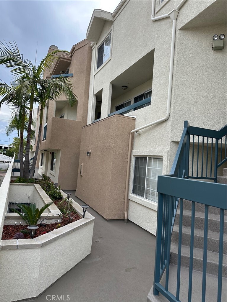 Property Photo: 346 W. Wilson Ave 7 CA 91203