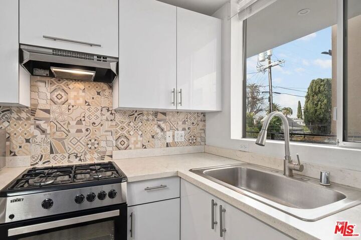 Property Photo:  1183 Crenshaw Boulevard  CA 90019 