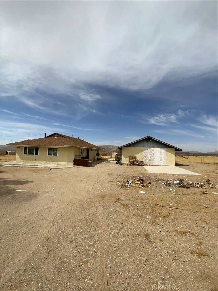 Property Photo:  16962 Huff Road  CA 92356 