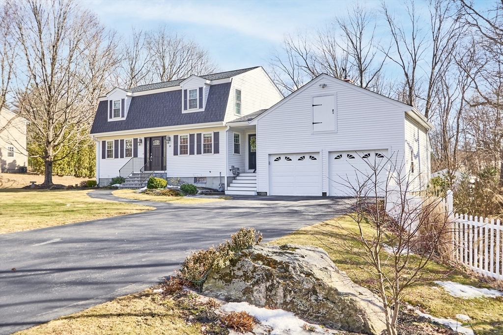 Property Photo:  37 Thomas Farm Circle  MA 01545 