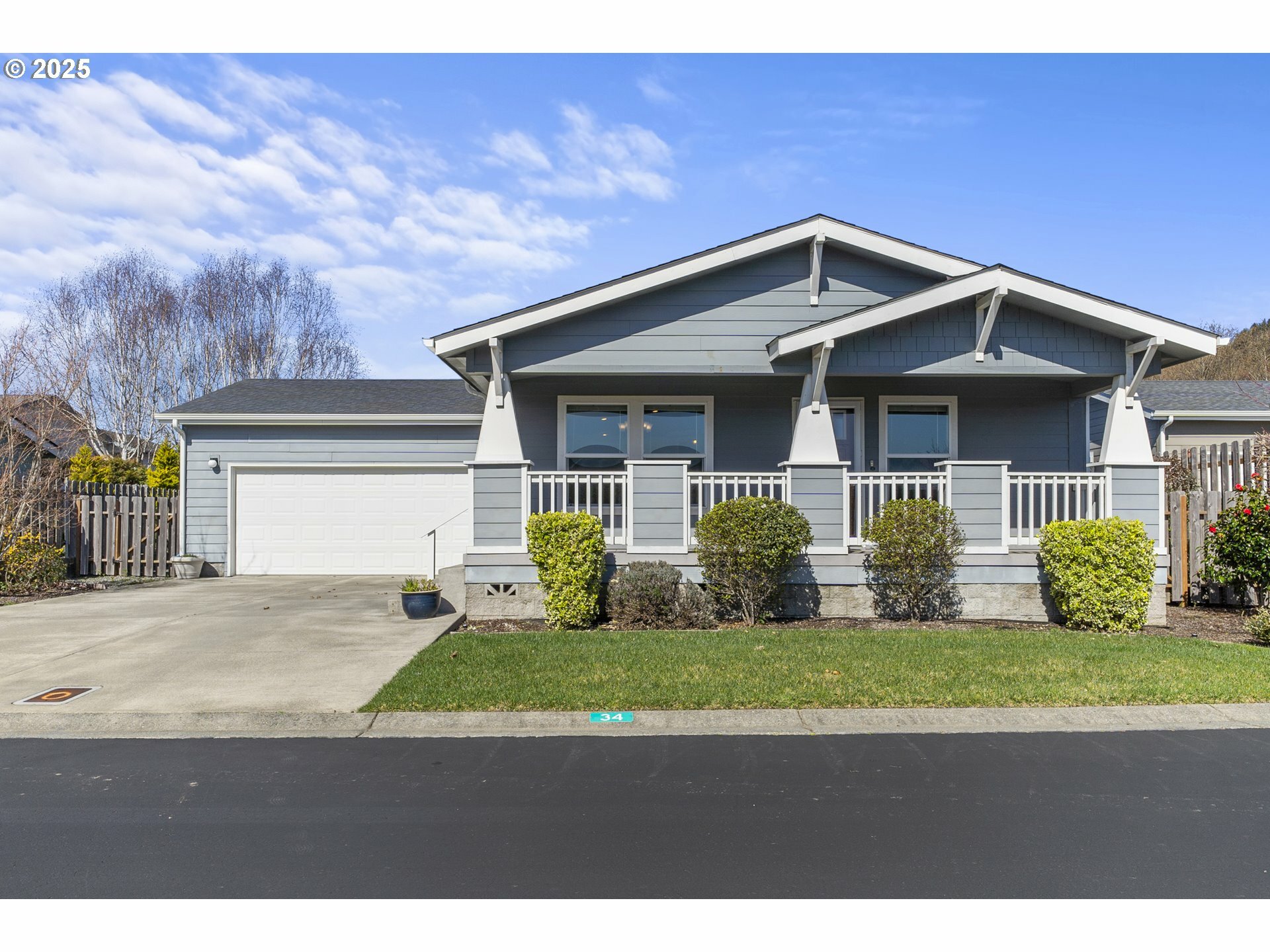 Property Photo: 98126 W Benham Ln OR 97415