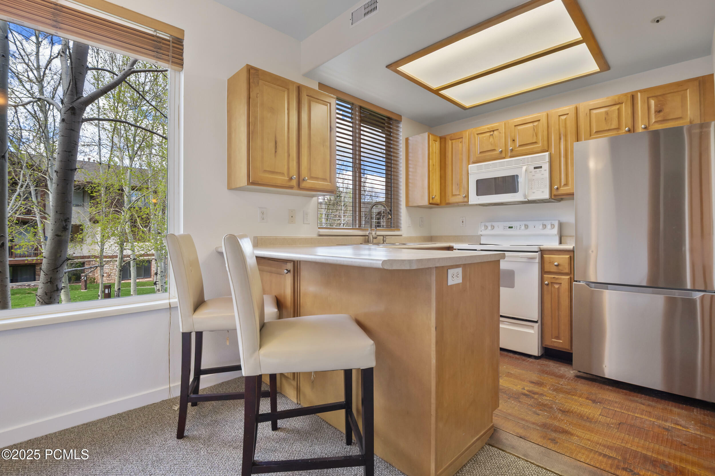 Property Photo: 1600 Pinebrook Boulevard G4 UT 84098