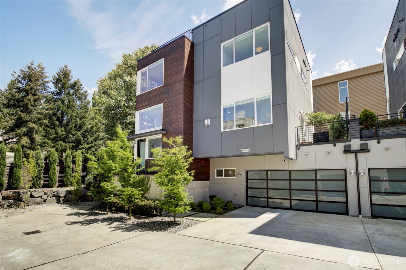 Property Photo:  10208 NE 62nd Street  WA 98033 