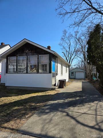 Property Photo:  1376 Cole Street  MI 48009 