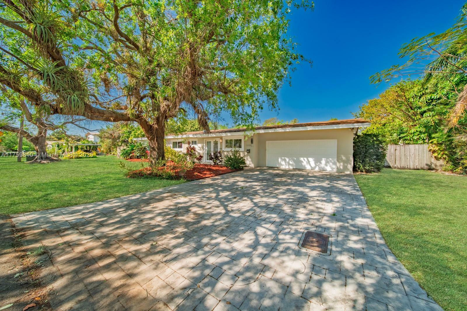 Property Photo: 13700 SW 74th Ct FL 33158