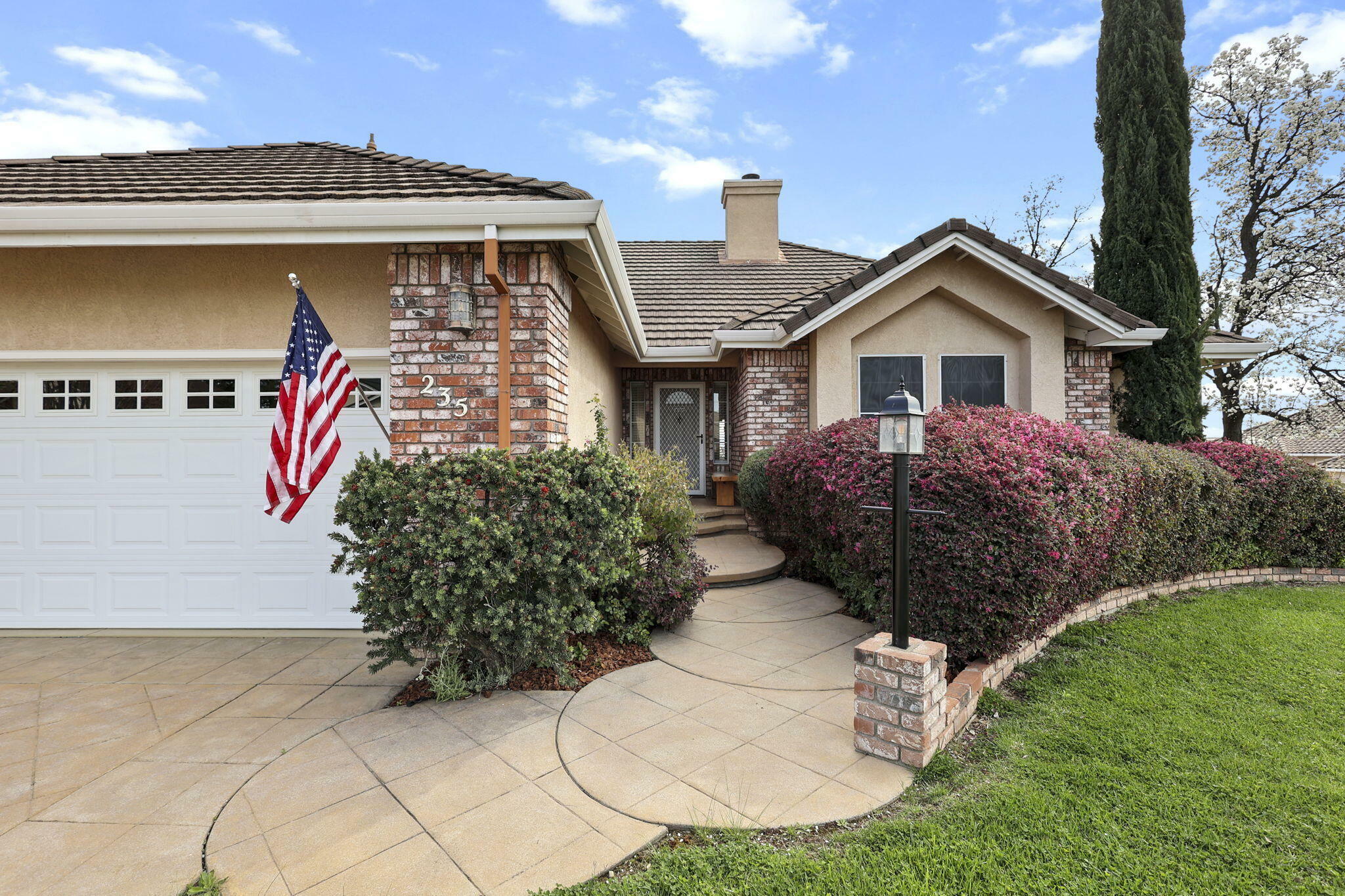 Property Photo:  235 Kingsview Court  CA 96003 