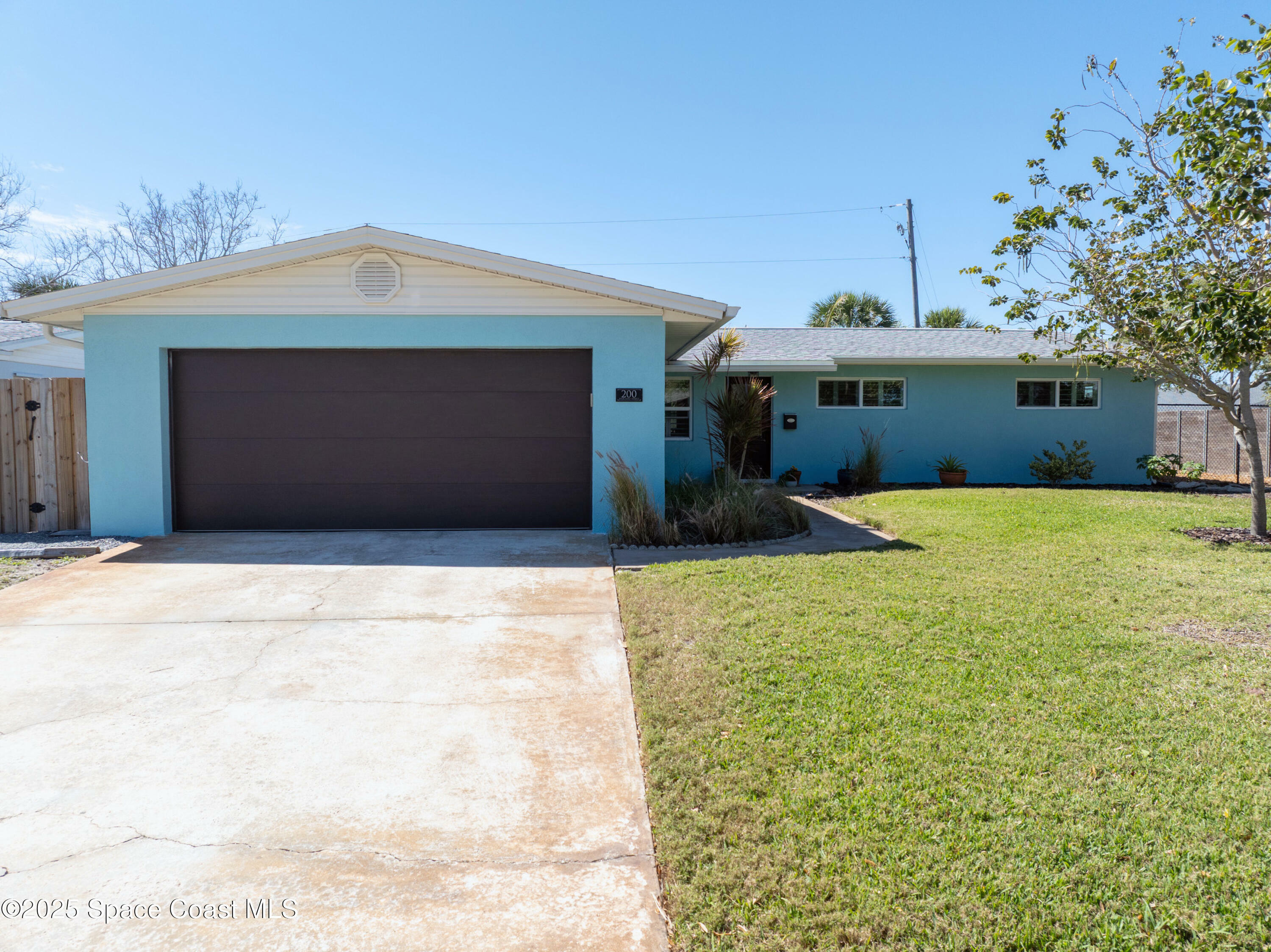 Property Photo:  200 Avocado Street  FL 32937 