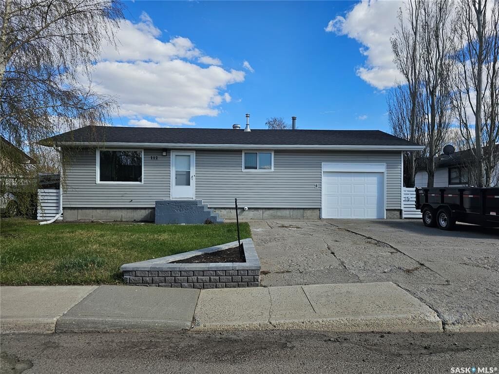 Property Photo:  112 Jubilee Bay  SK S0K 4L0