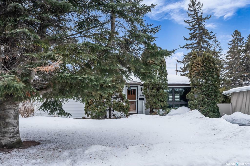 Property Photo:  2804 Estey Drive  SK S7J 2V7 