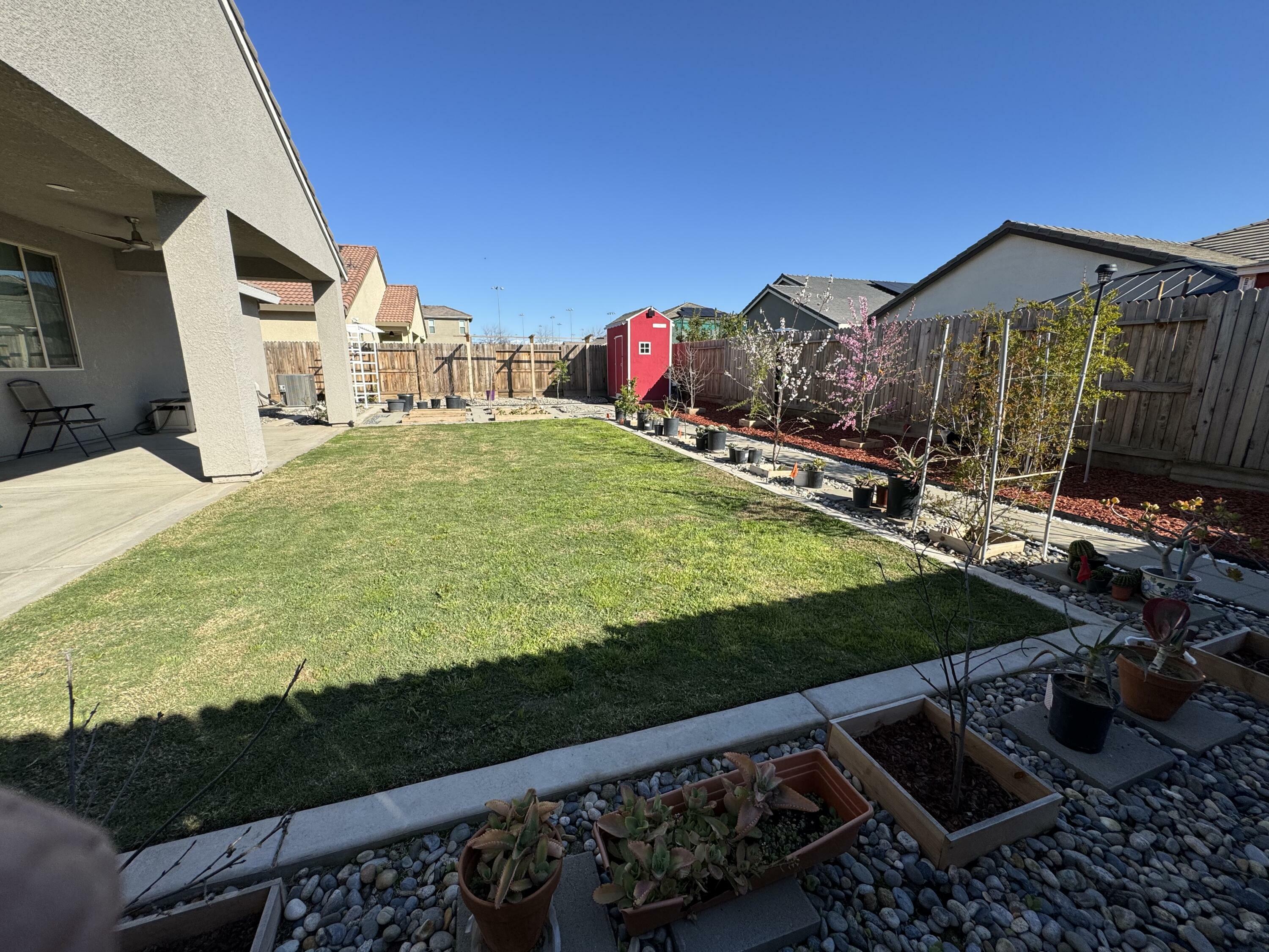 Property Photo: 1405 W Tyler Court CA 93291